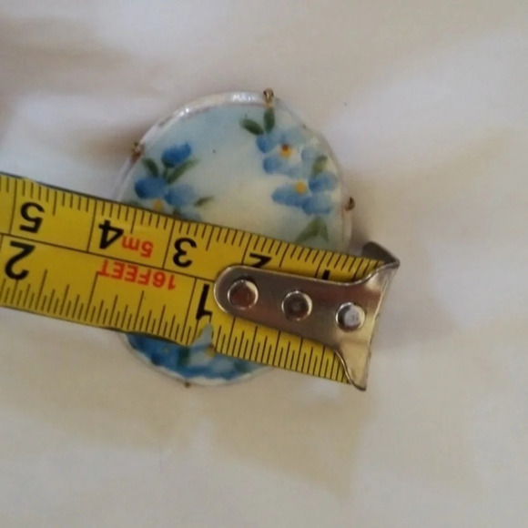 Vintage Porcelain brooch - Picture 6 of 6
